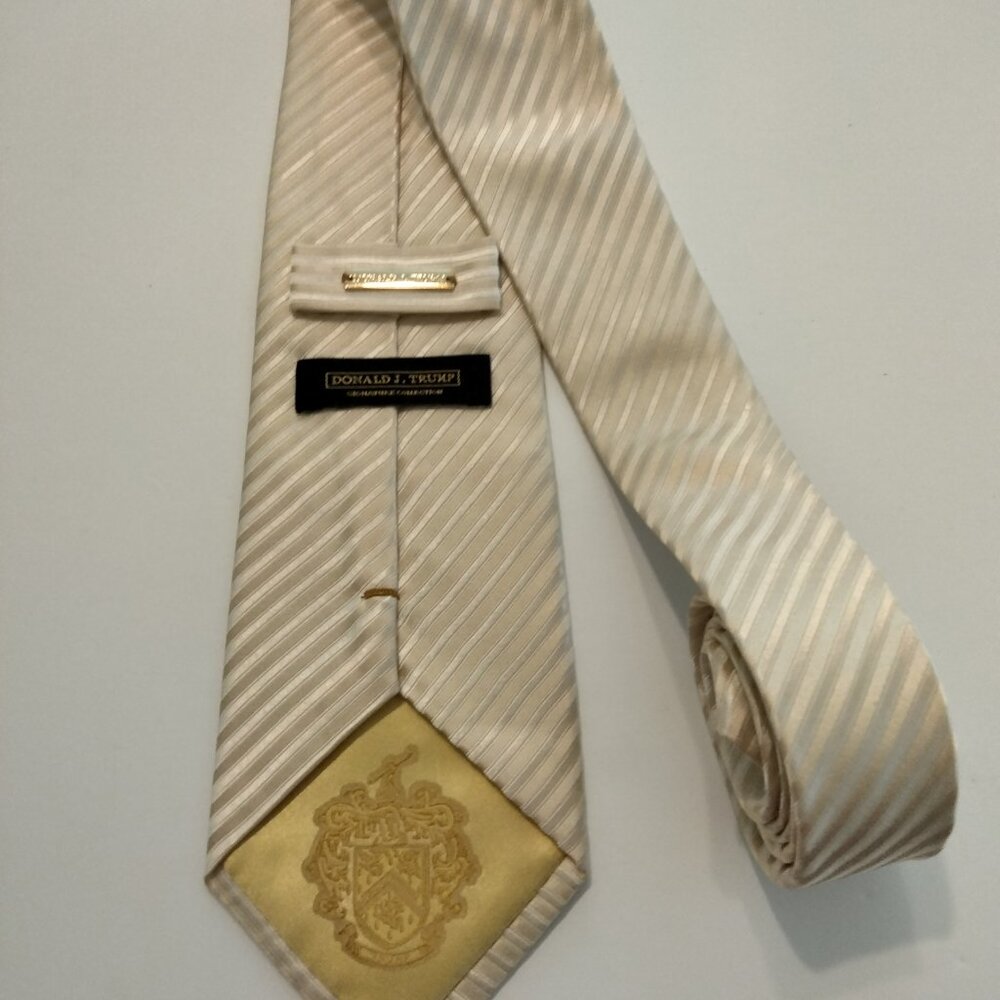 Donald Trump Signature Collection Mens Handmade Gold-Striped Silk Tie 59.5"x4.0"